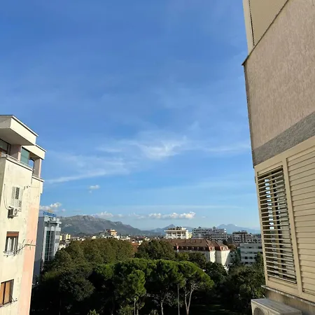 Shkodra Apartments מלון דירות 4*