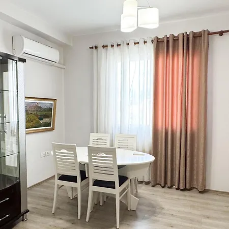 מלון דירות Shkodra Apartments 4*