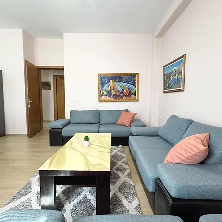 Shkodra Apartments מלון דירות