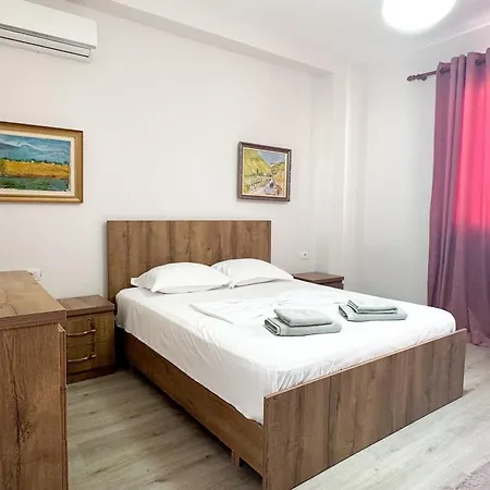 Shkodra Apartments アパートホテル